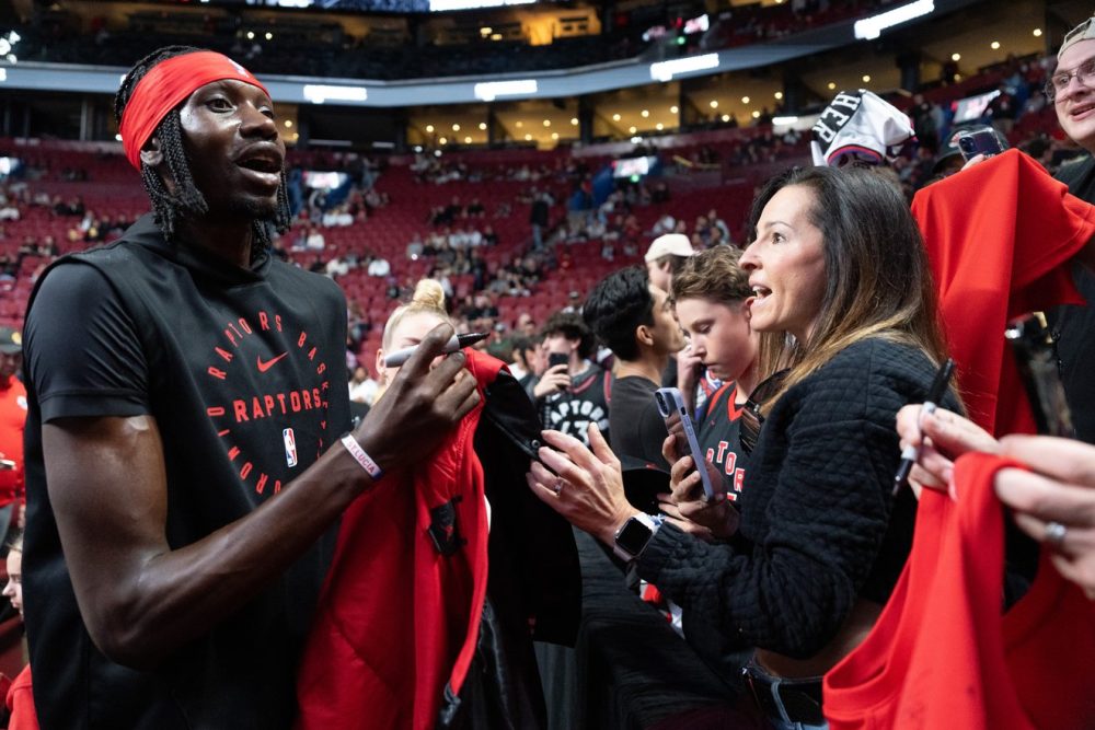 Chris Boucher Et Kyshawn George Acclamés, Les Raptors Défont Les ...